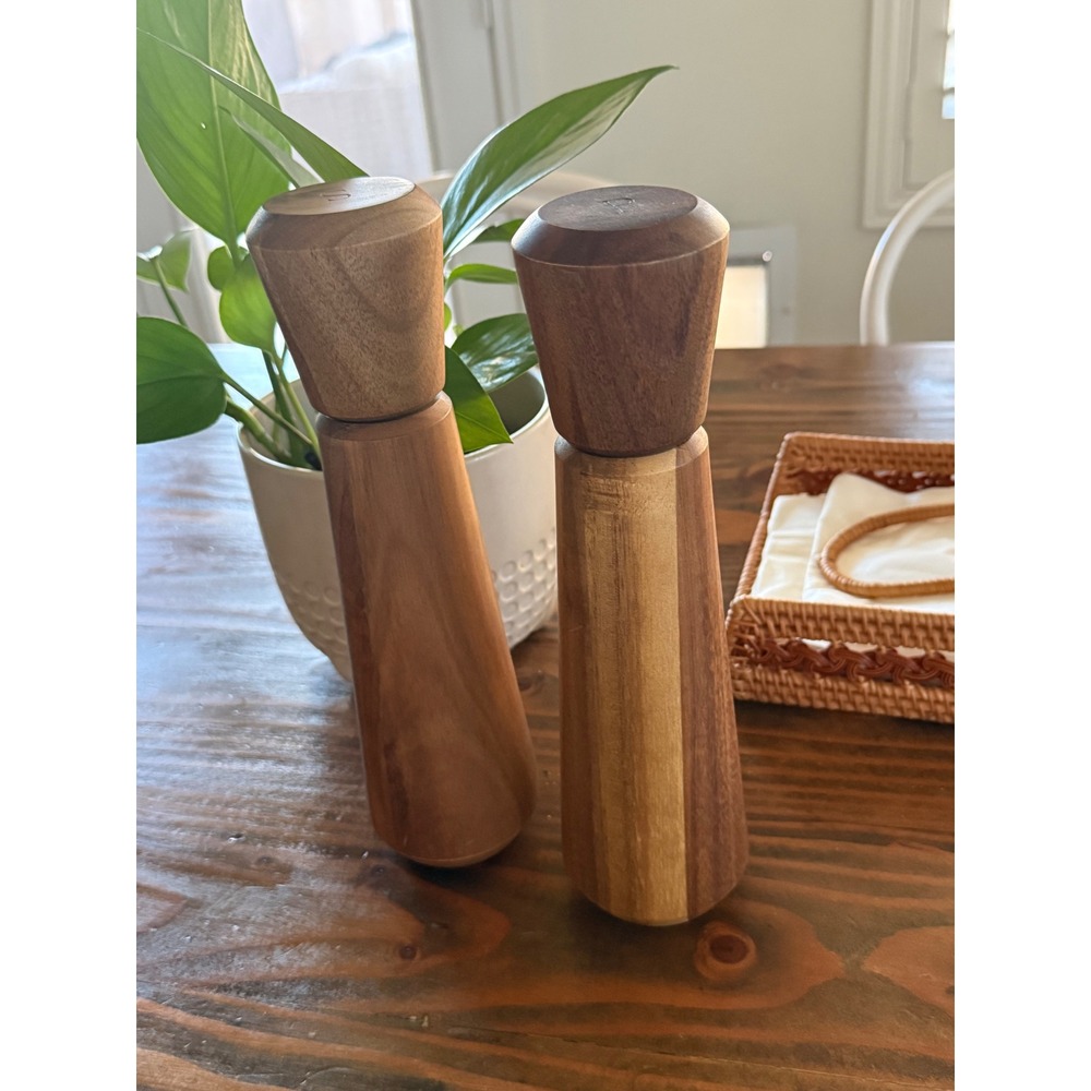 Natural Wood Salt and Pepper Grinder Set Manual Spice Mills Engraved S & P